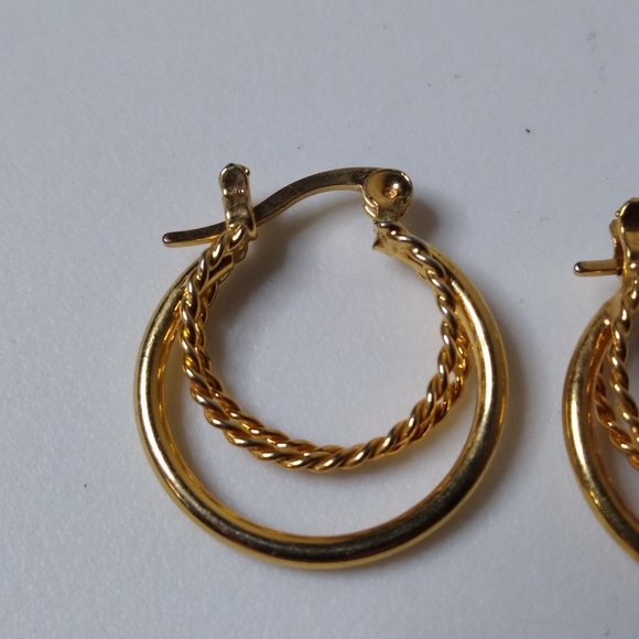 Vintage Metal Small Hoop Earrings - Picture 5 of 12